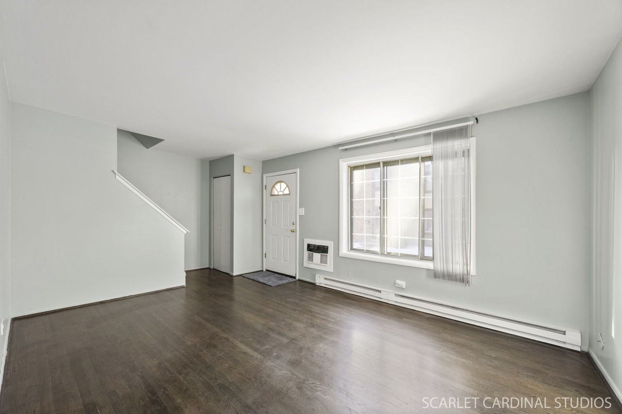 1S213 Holyoke Ln - Photo 3 of 12