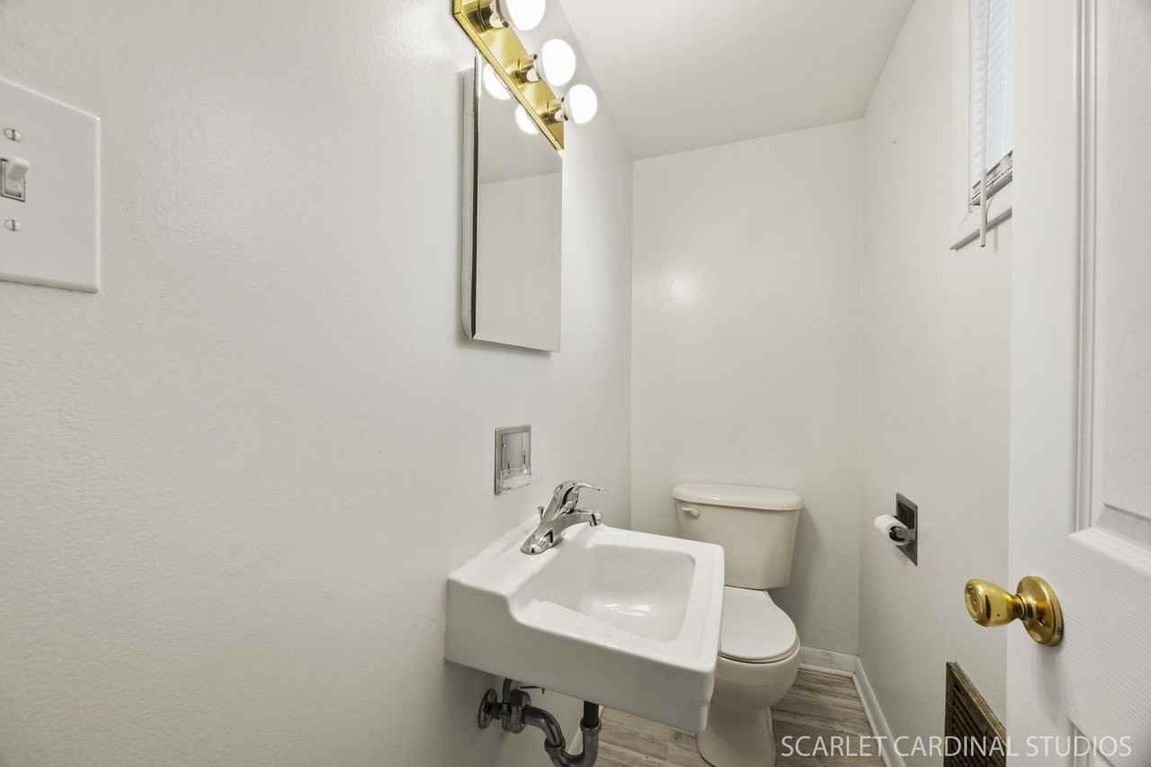 1S213 Holyoke Ln - Photo 7 of 12