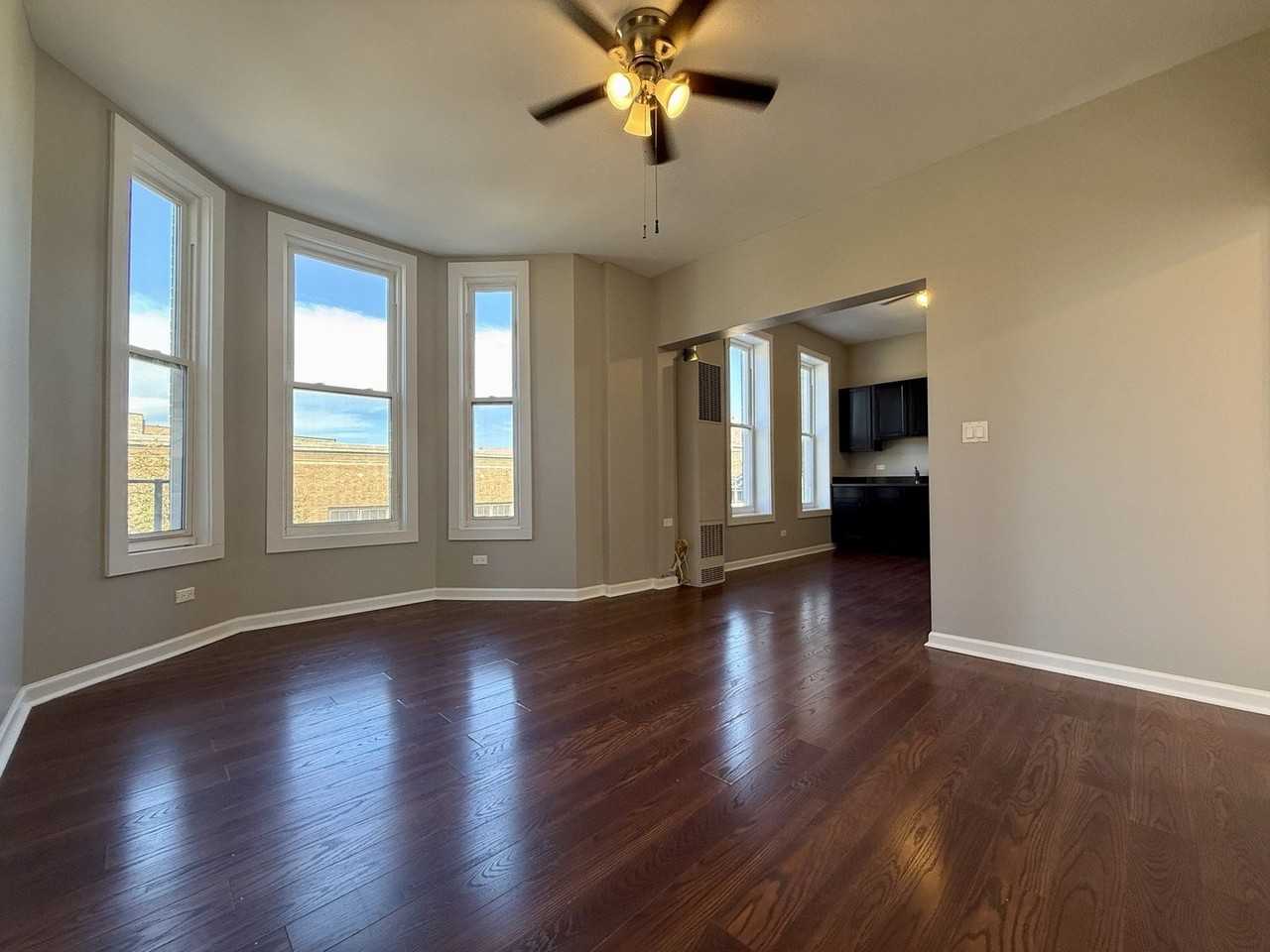 3235 S Racine Ave Apt 2m #2M - Photo 4 of 11