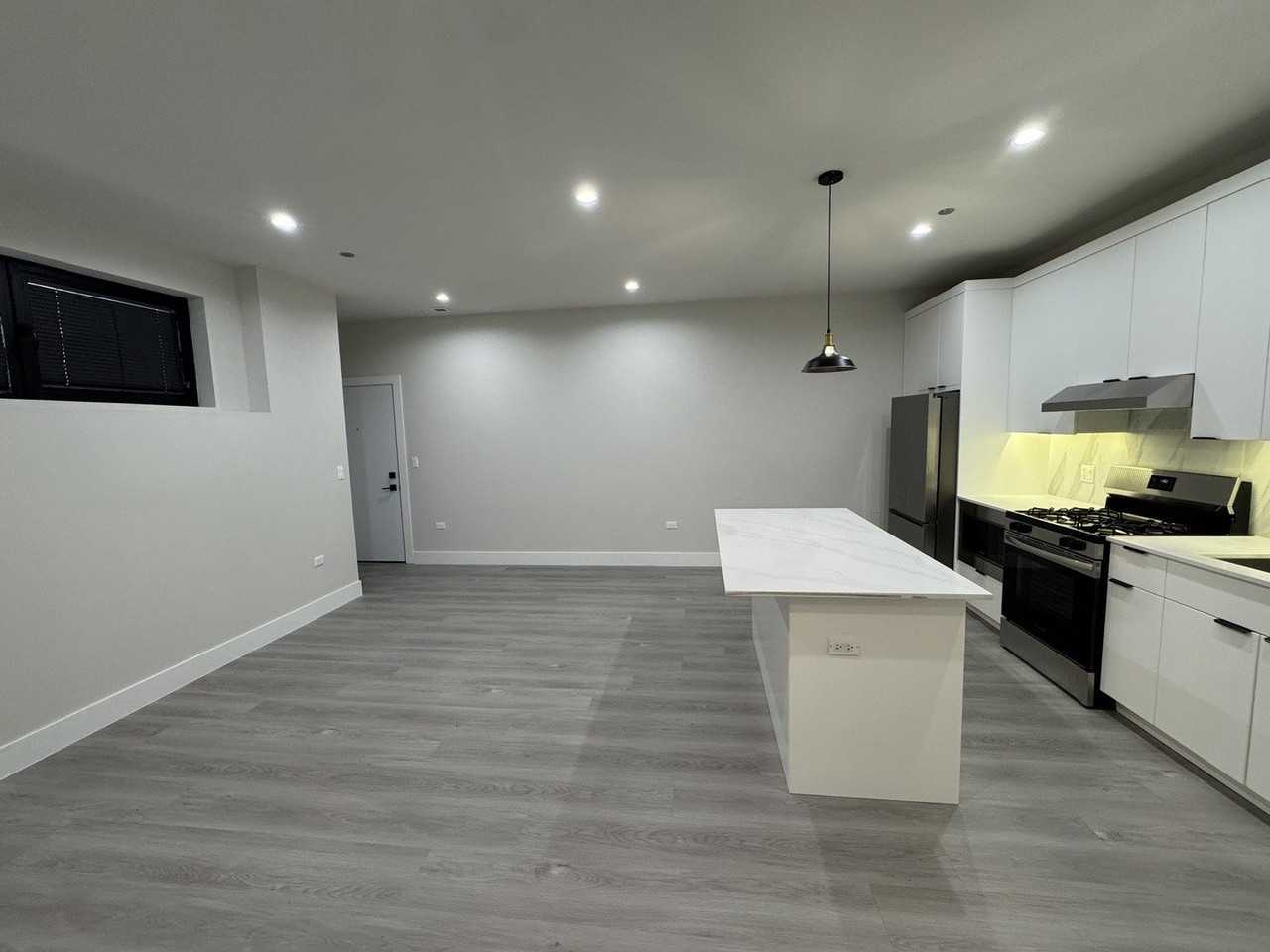 1414 E 65th Pl Unit 7 #7 - Photo 3 of 14