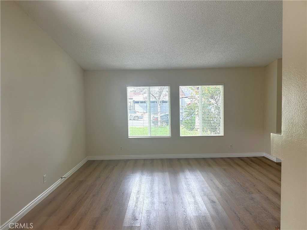 2320 Songbird Ln - Photo 4 of 31