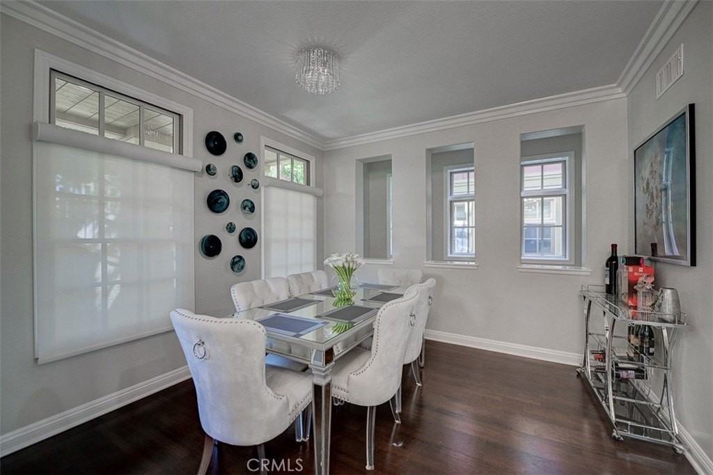 2574 Bungalow Pl - Photo 4 of 47