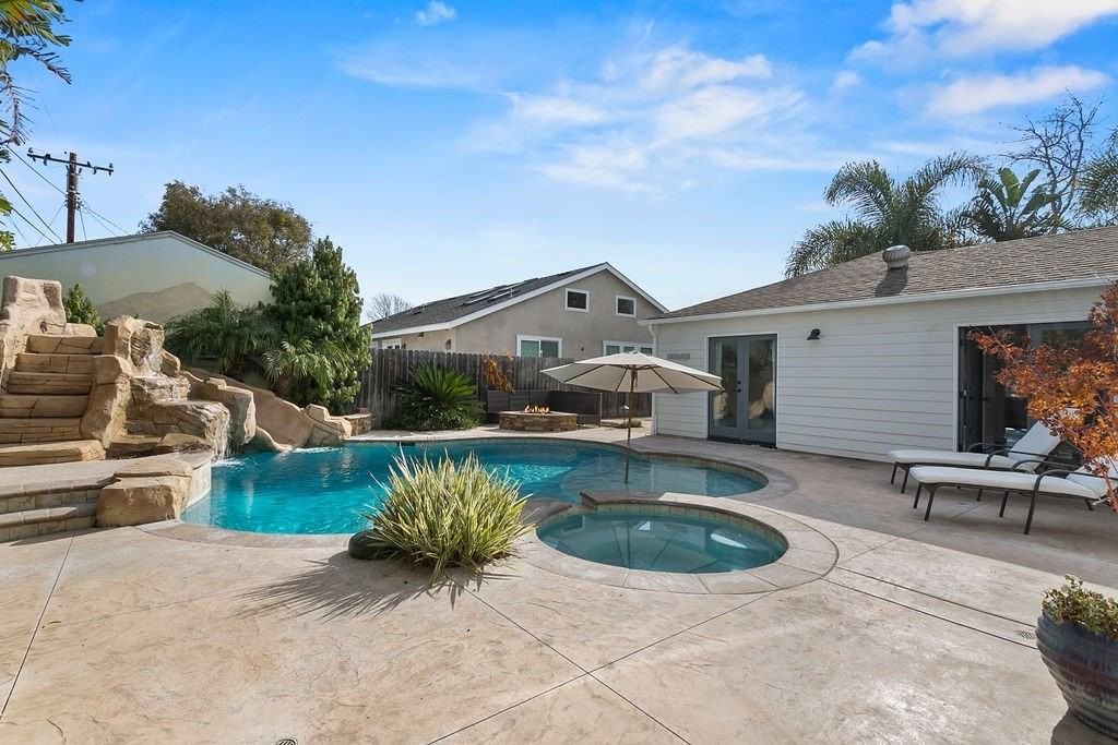 940 Dogwood St - Photo 2 of 31