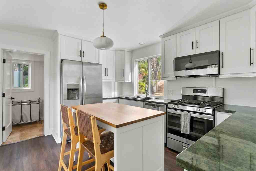 940 Dogwood St - Photo 3 of 31