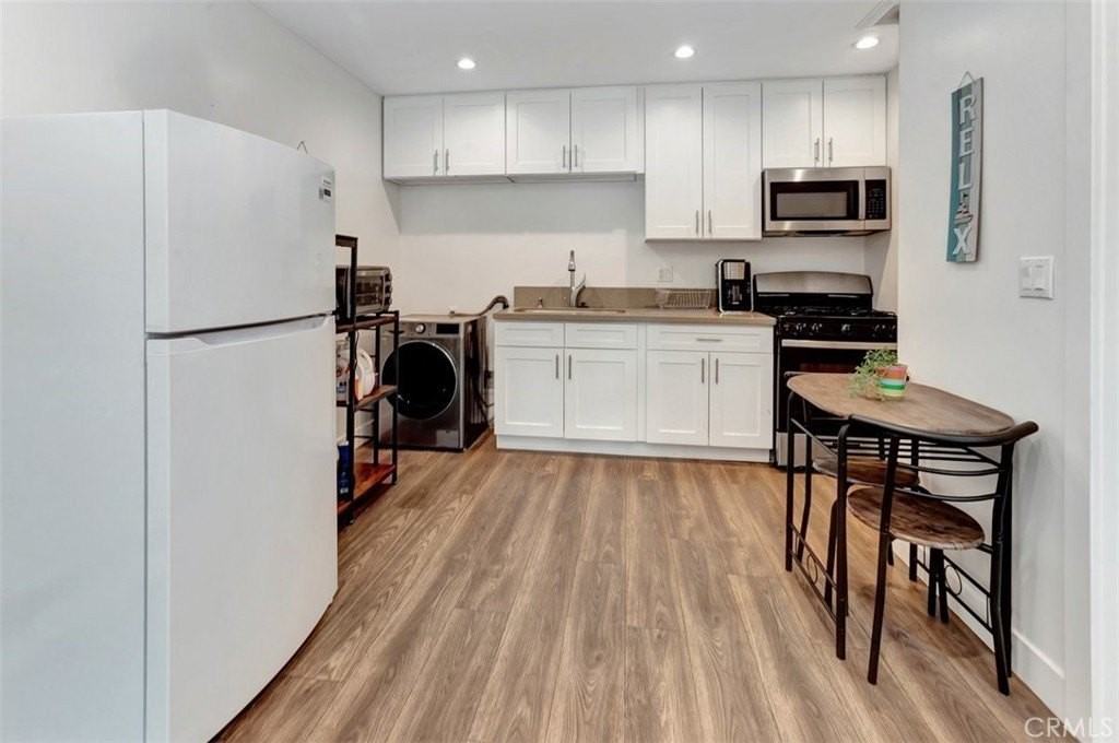 24019 Sylvan St #ADU - Photo 5 of 16