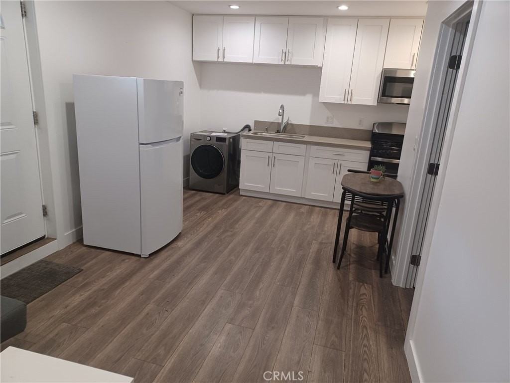 24019 Sylvan St #ADU - Photo 6 of 16