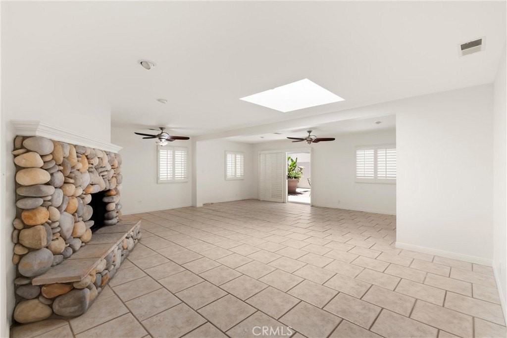 1841 Lake St - Photo 2 of 27