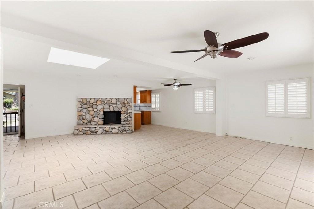 1841 Lake St - Photo 3 of 27