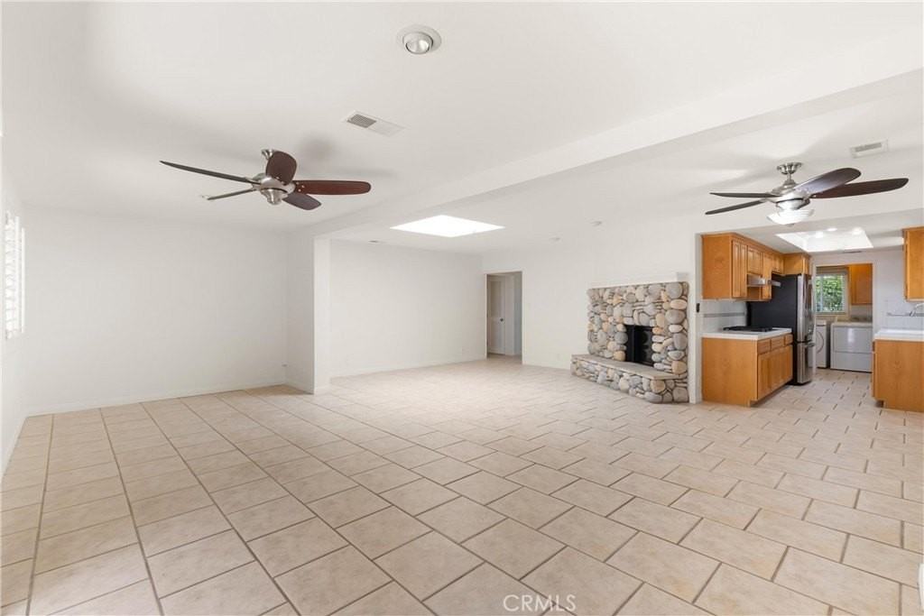 1841 Lake St - Photo 4 of 27