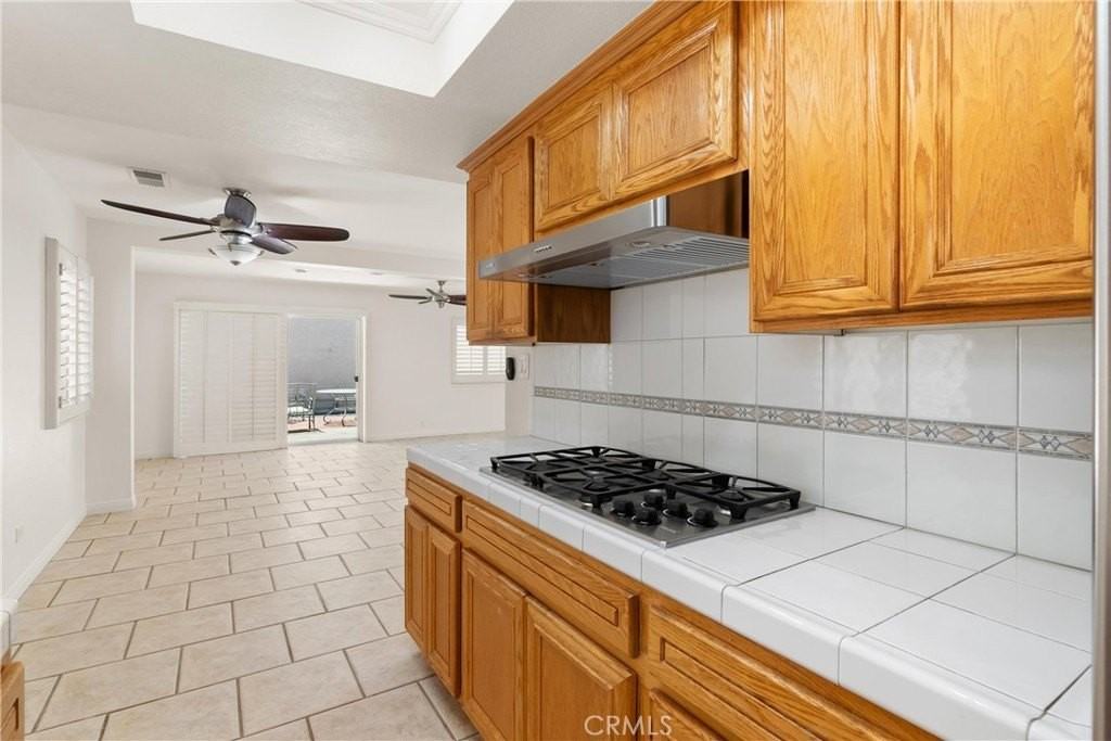 1841 Lake St - Photo 7 of 27