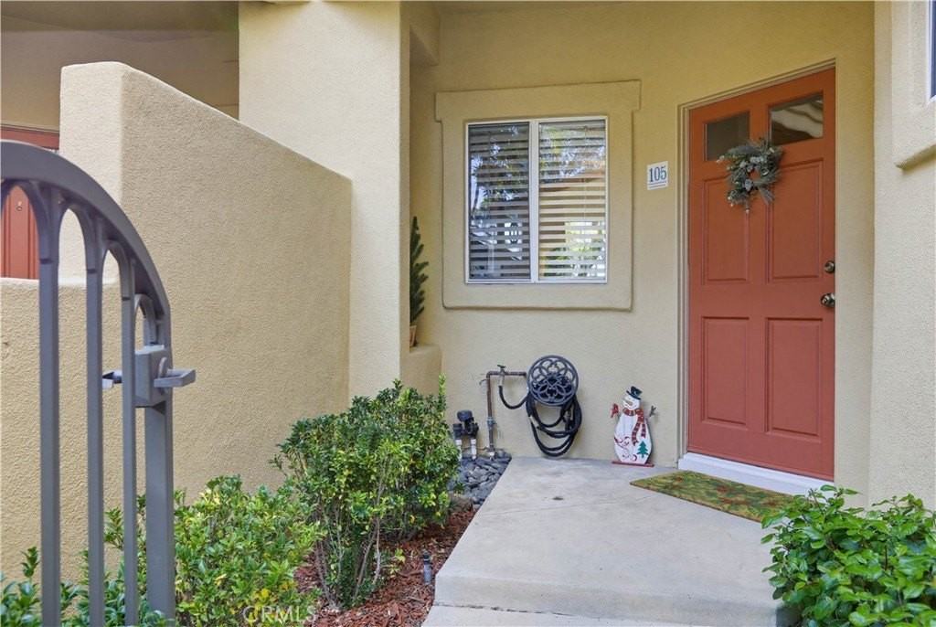 105 Fleurance St - Photo 4 of 50