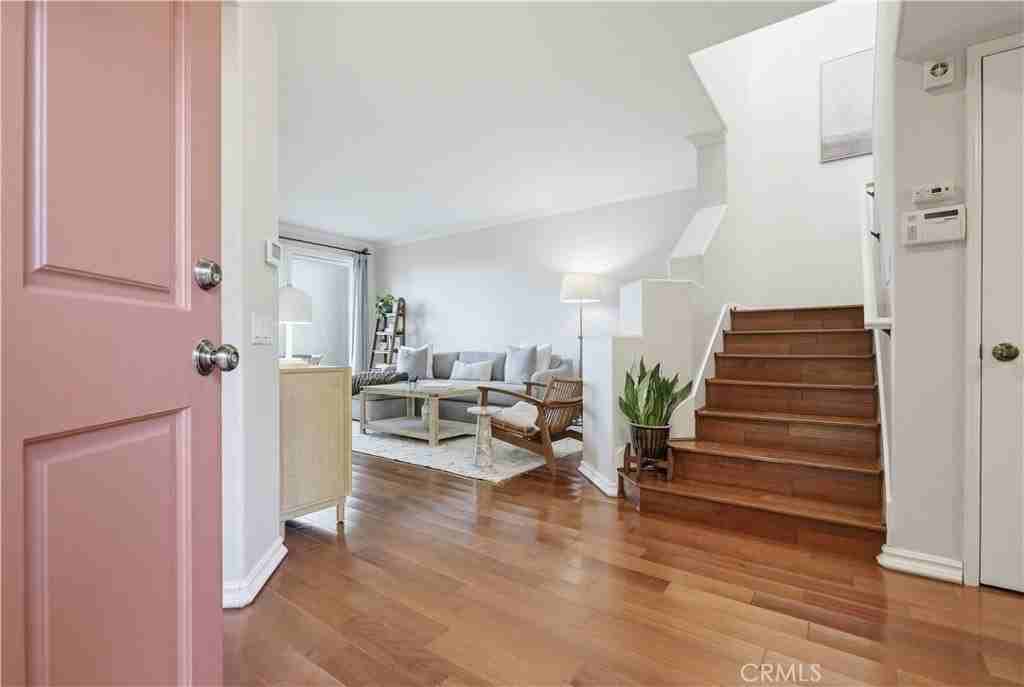 105 Fleurance St - Photo 5 of 50