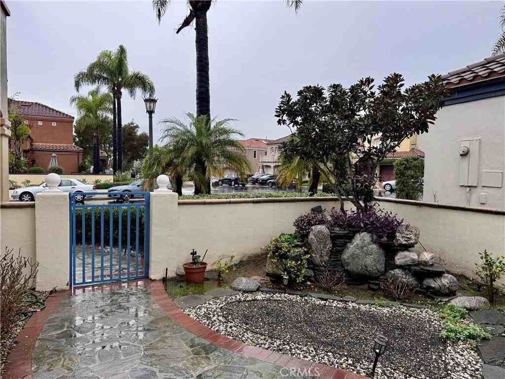 19032 Avondale Ln - Photo 2 of 50