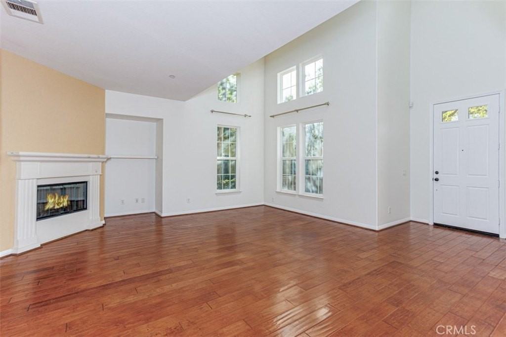 1401 Juliette Way - Photo 2 of 27