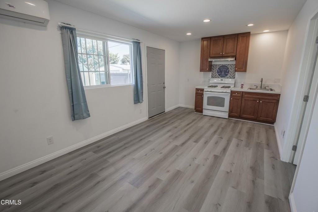 15409 Hartsville St - Photo 2 of 13