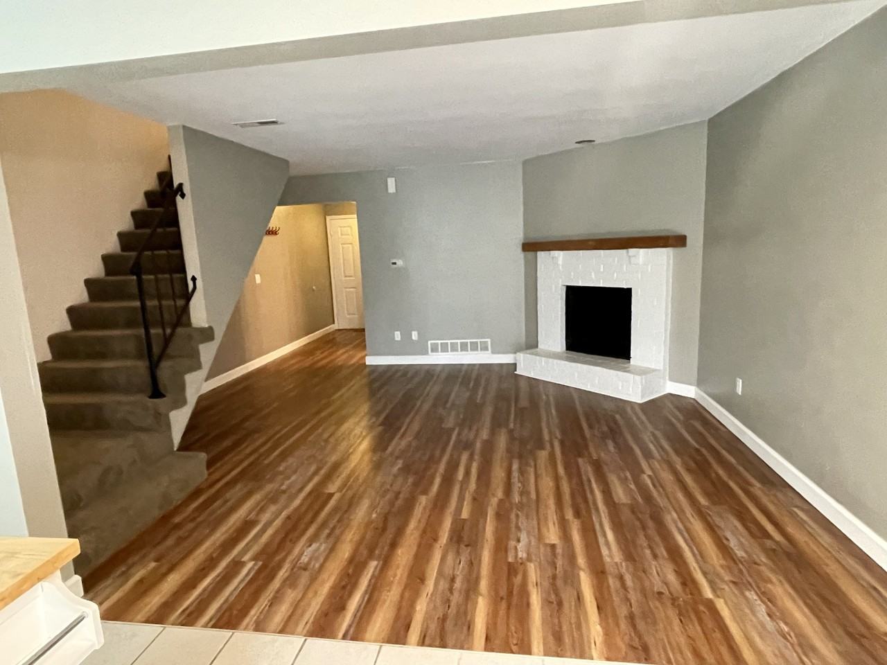 1102 Pine Ct Apt B - Photo 2 of 23