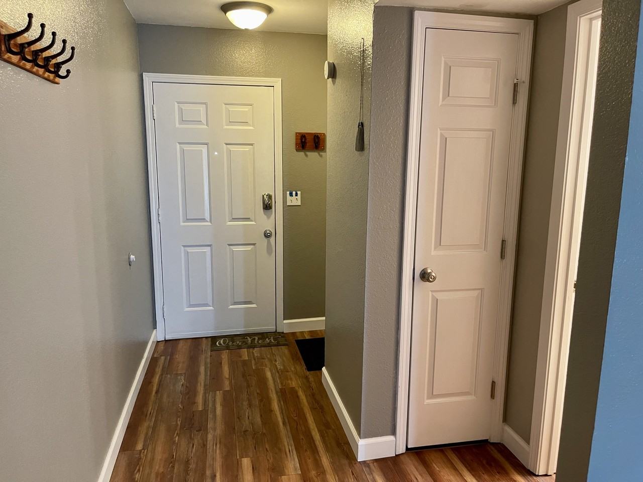 1102 Pine Ct Apt B - Photo 5 of 23