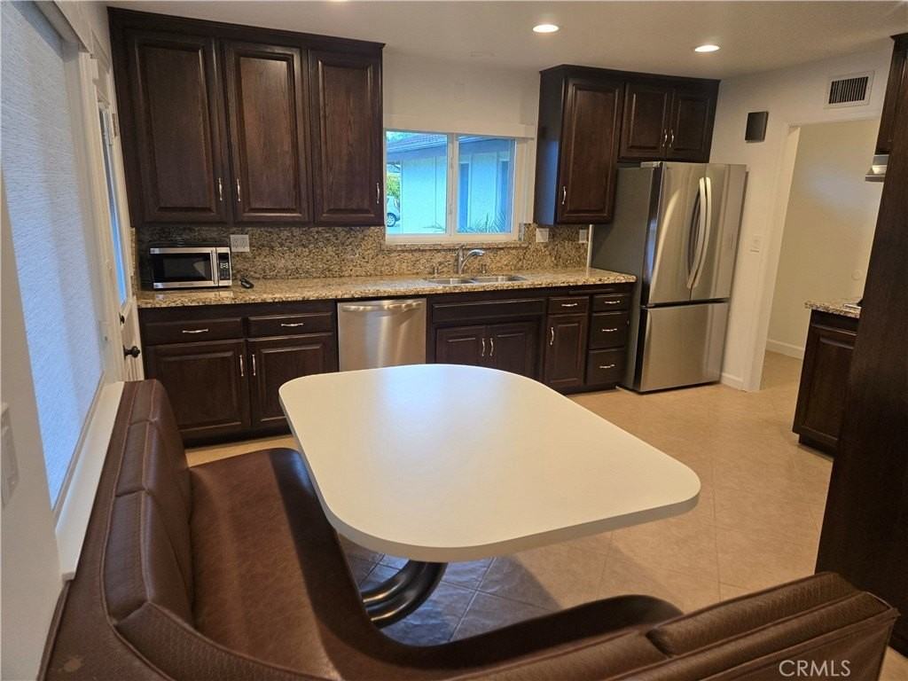 6604 Dillman St - Photo 3 of 34