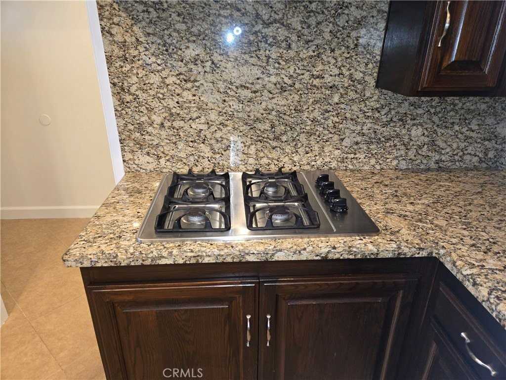 6604 Dillman St - Photo 7 of 34