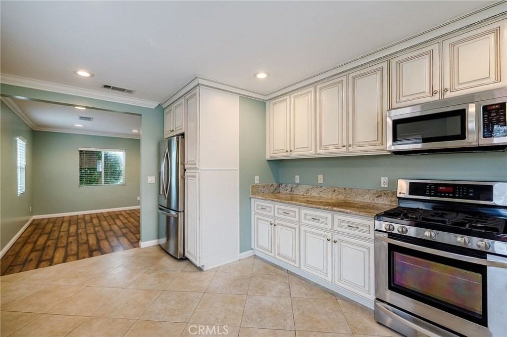 4573 W 167th St - Photo 2 of 29