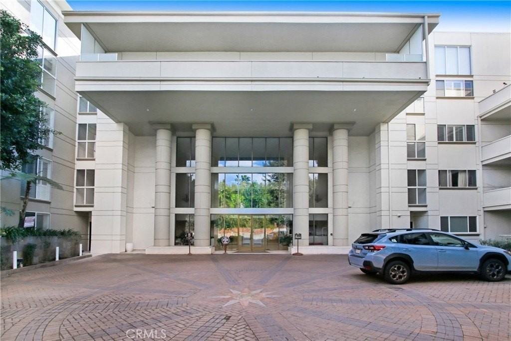 4949 Genesta Ave #104 - Photo 6 of 33