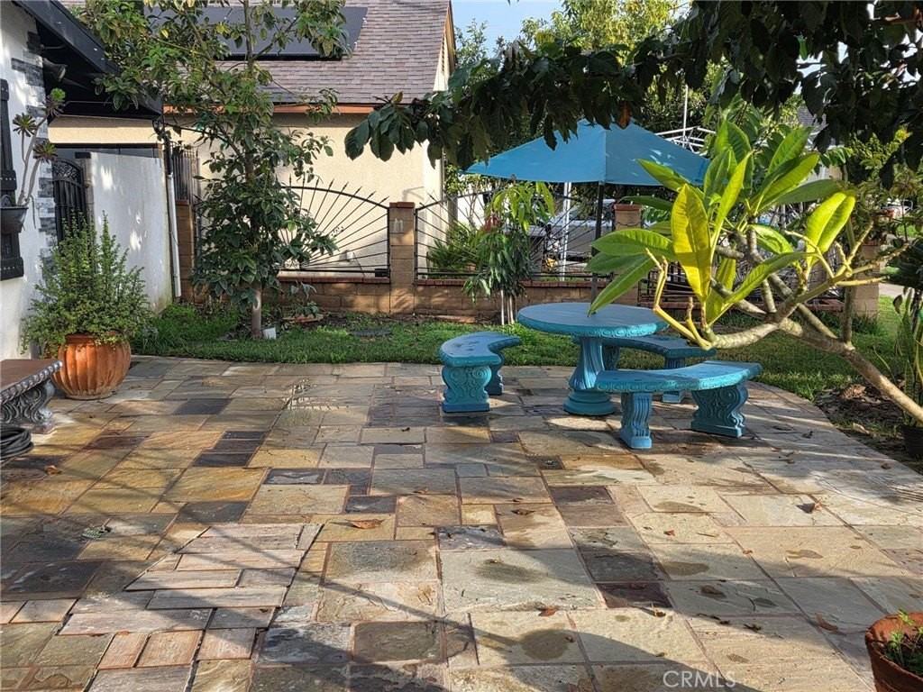 917 Helmsdale Ave - Photo 3 of 49