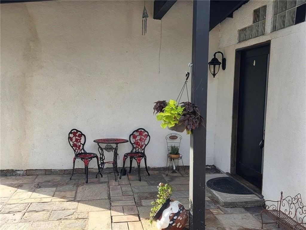 917 Helmsdale Ave - Photo 4 of 49