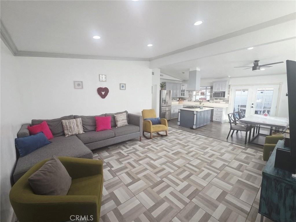 917 Helmsdale Ave - Photo 6 of 49