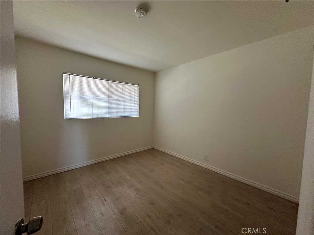 253 E Villa St #6 - Photo 4 of 9