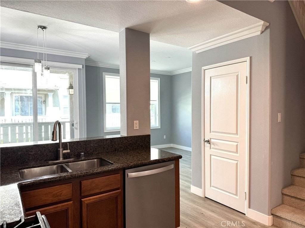 22 Valmont Way - Photo 5 of 27