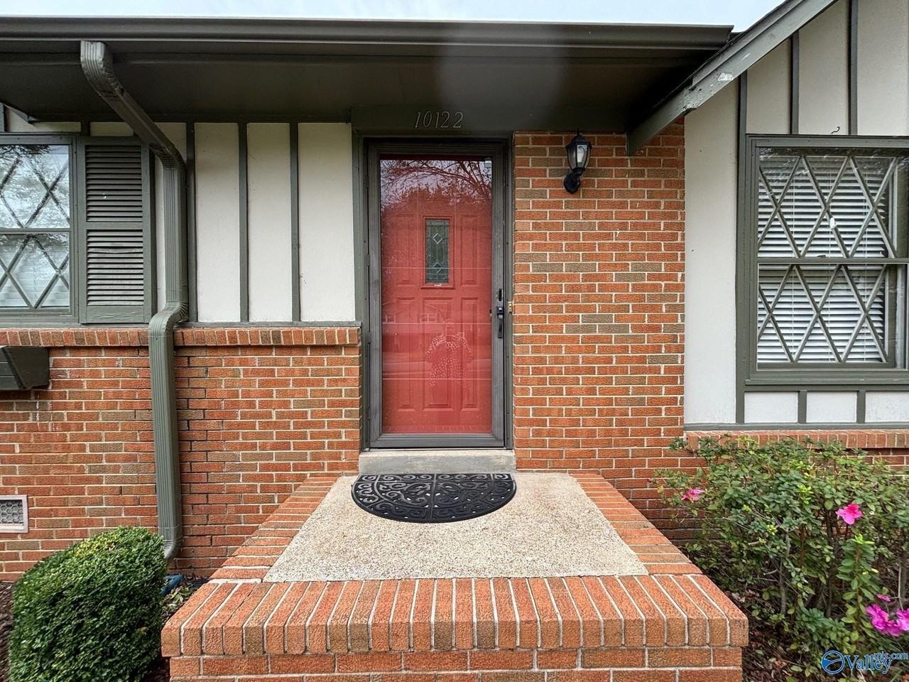 10122 Shades Rd Se - Photo 3 of 28