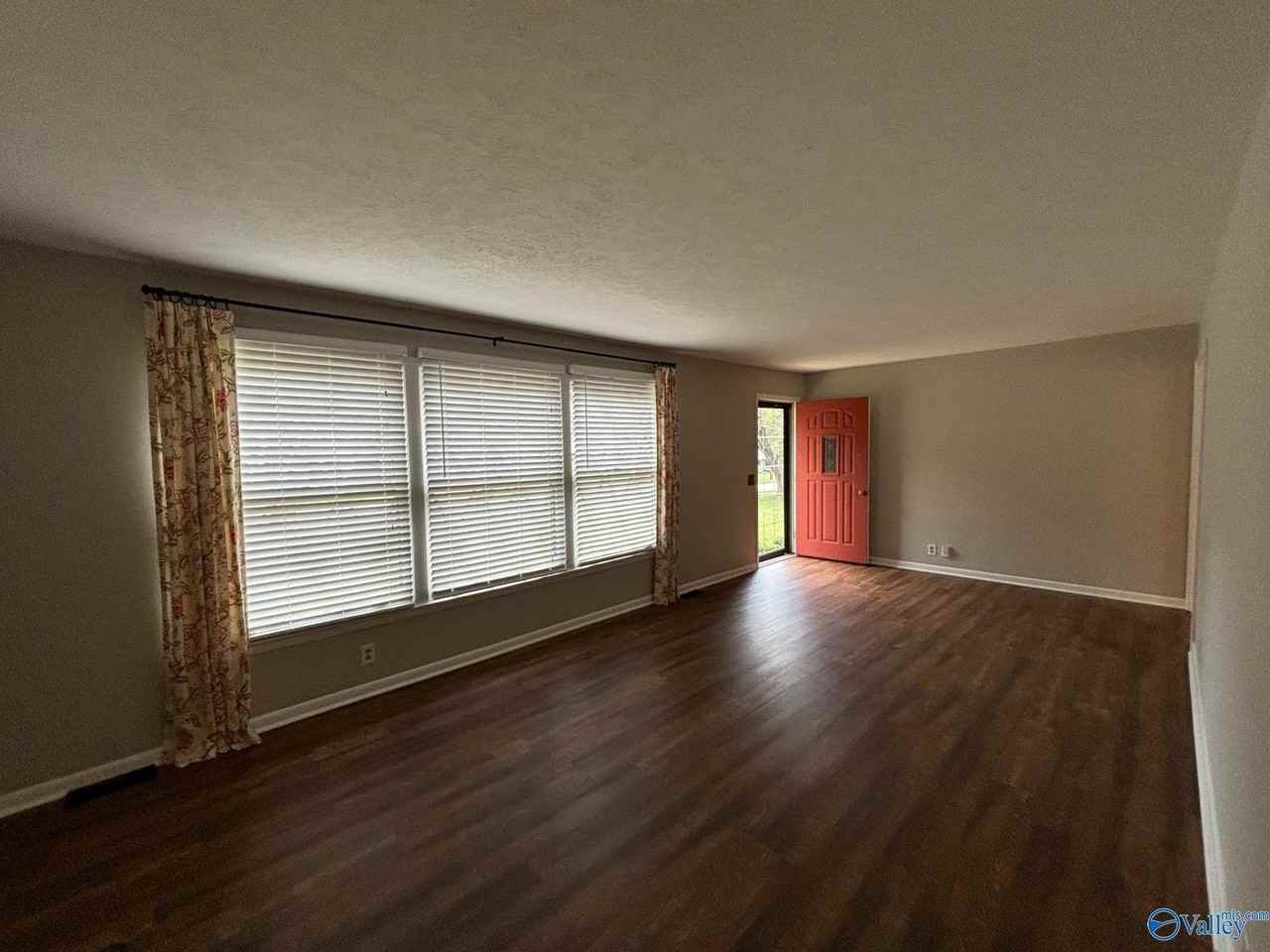 10122 Shades Rd Se - Photo 4 of 28