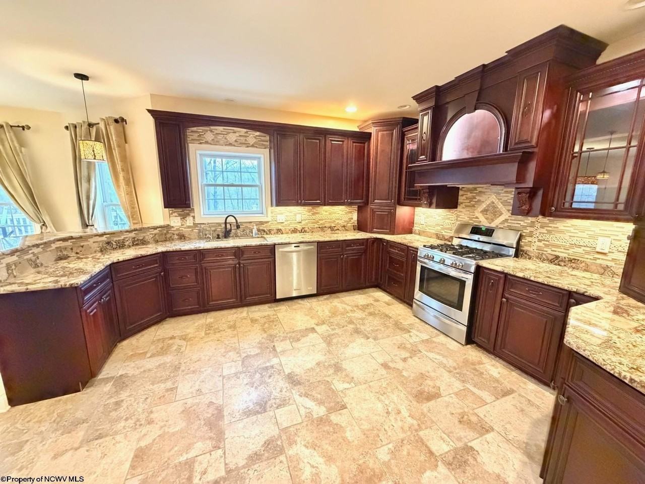 116 Marco Polo Dr - Photo 3 of 37