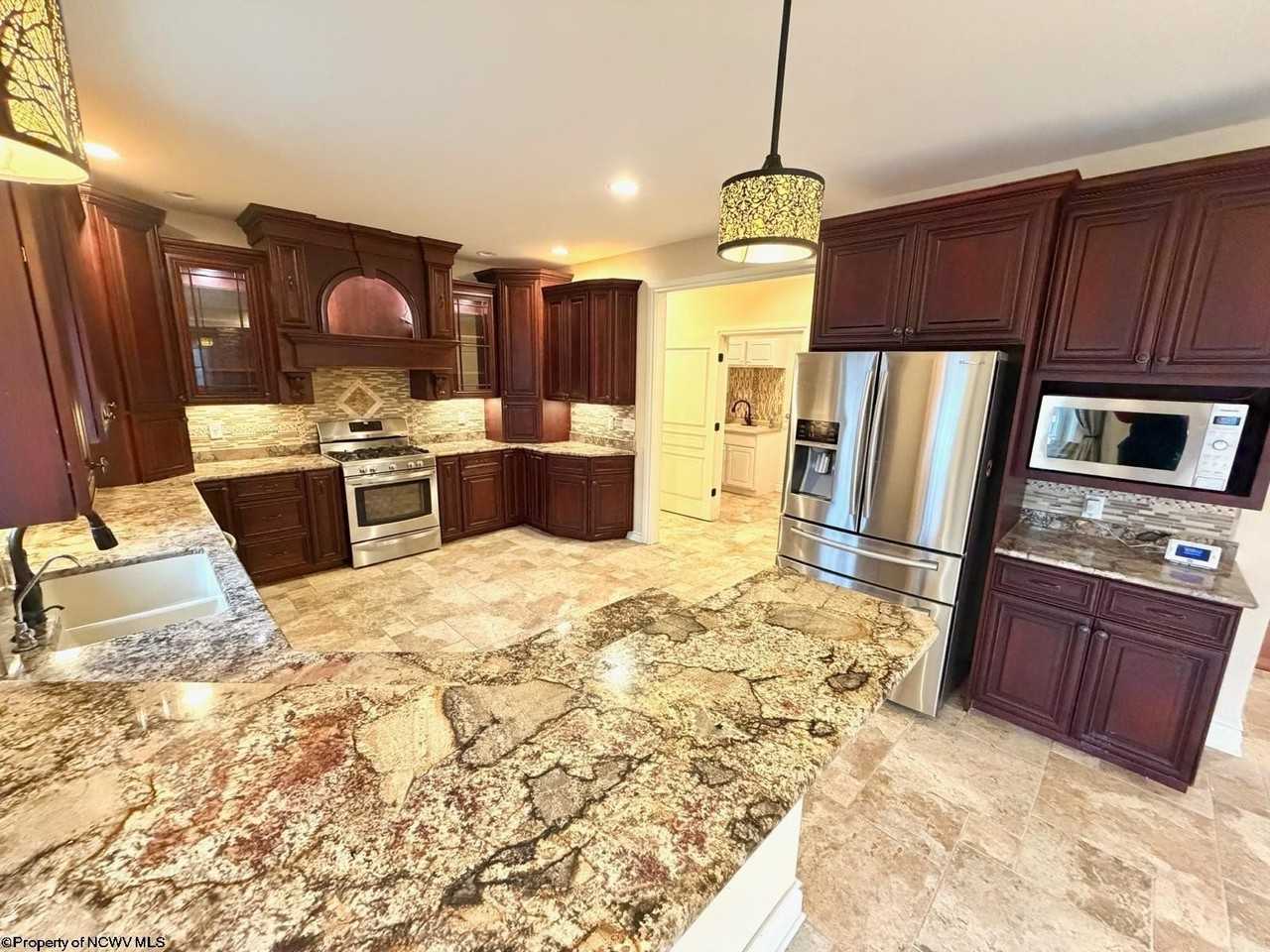 116 Marco Polo Dr - Photo 4 of 37