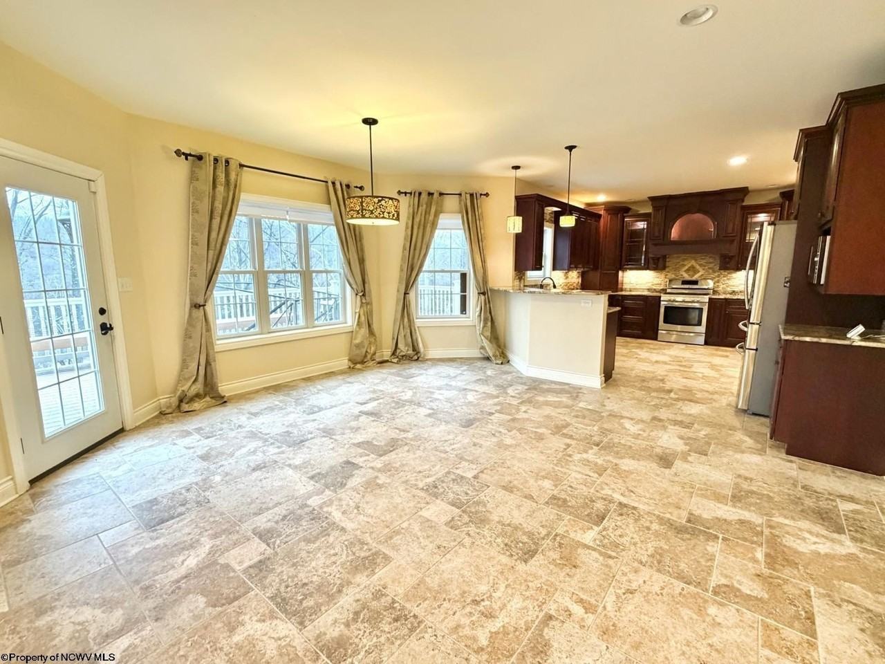 116 Marco Polo Dr - Photo 5 of 37