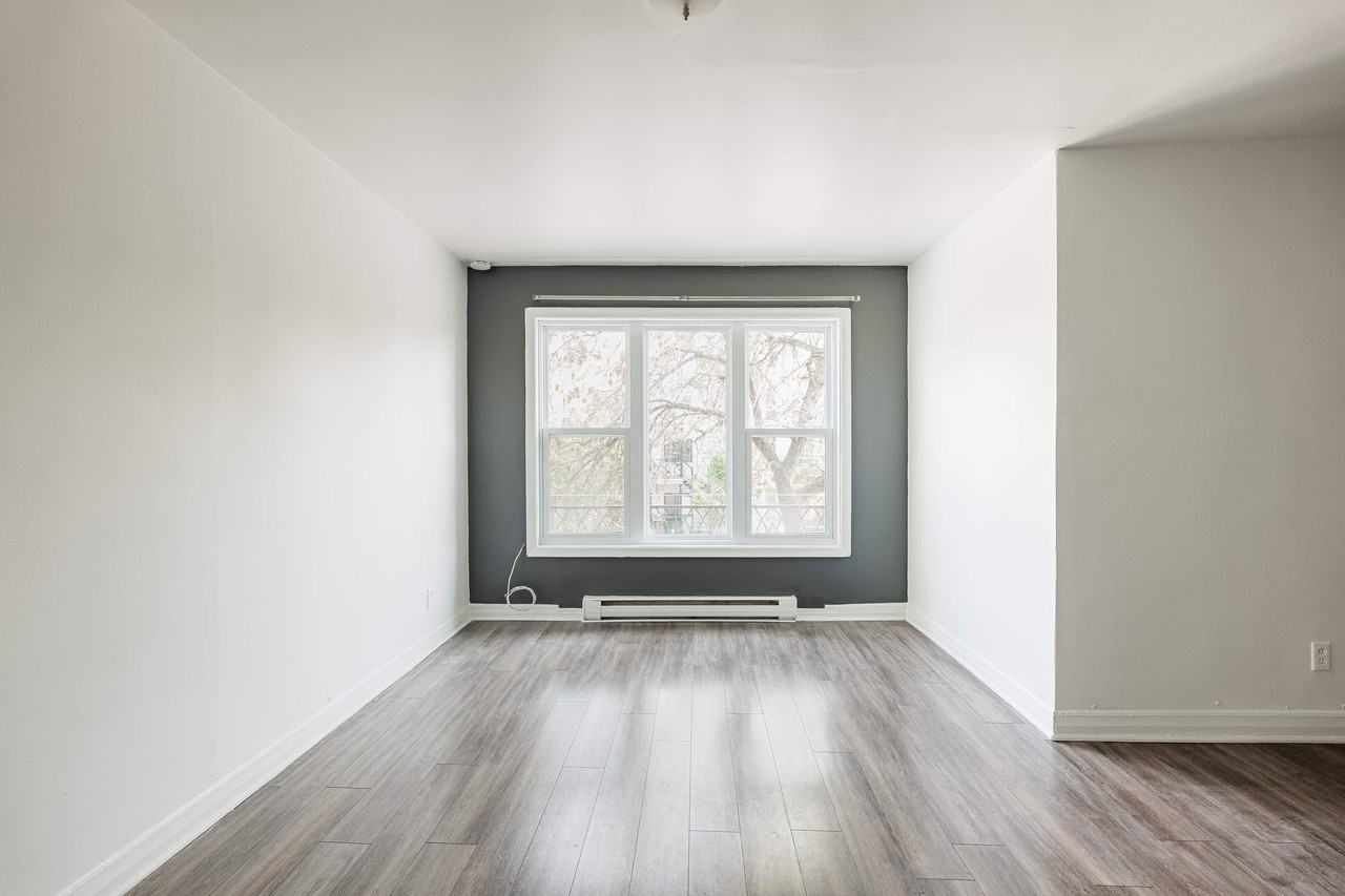 2215 Rosemont - Photo 3 of 20