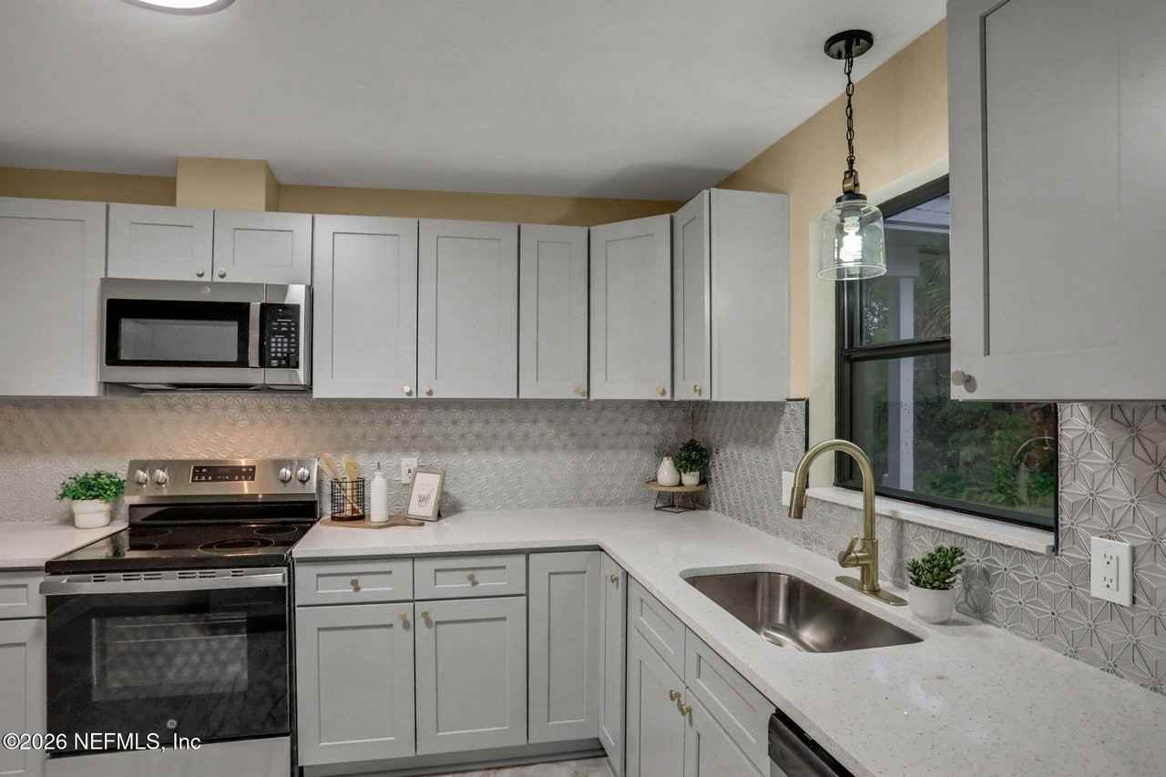 2138 Larry Dr - Photo 5 of 17