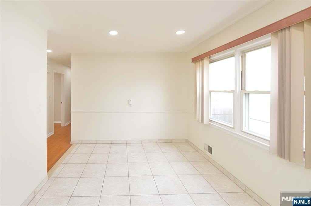 483 Hobson Ave - Photo 3 of 32