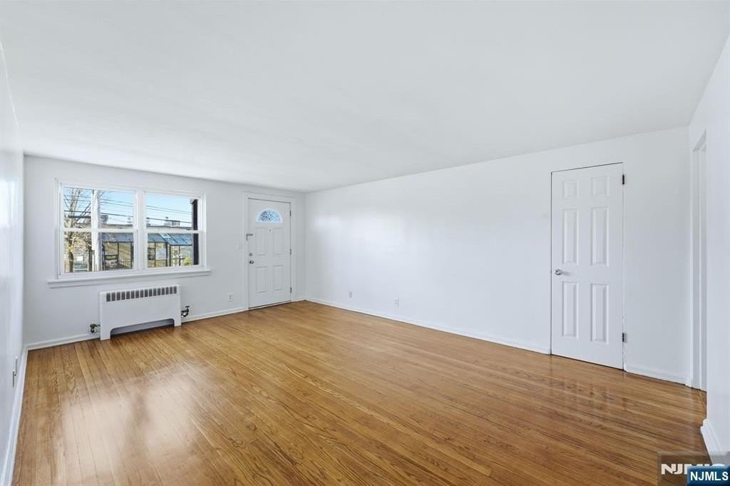 441 Lawn Ave - Photo 2 of 21