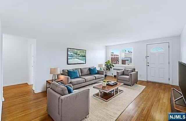 441 Lawn Ave - Photo 3 of 21