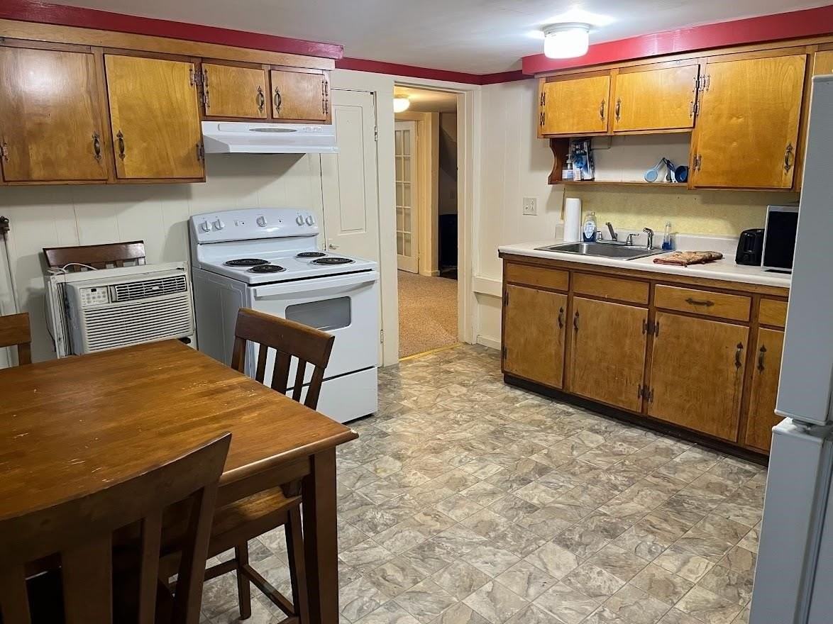 52 Central St - Photo 2 of 6