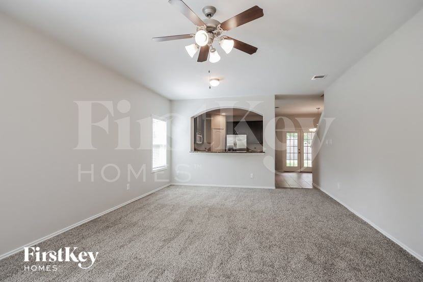 511 Topsail Way - Photo 4 of 15