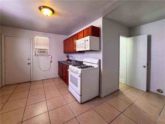 2633 Governor Nicholls St #B - Photo 7 of 11