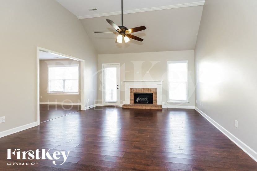 2260 Dewey Dr - Photo 2 of 15