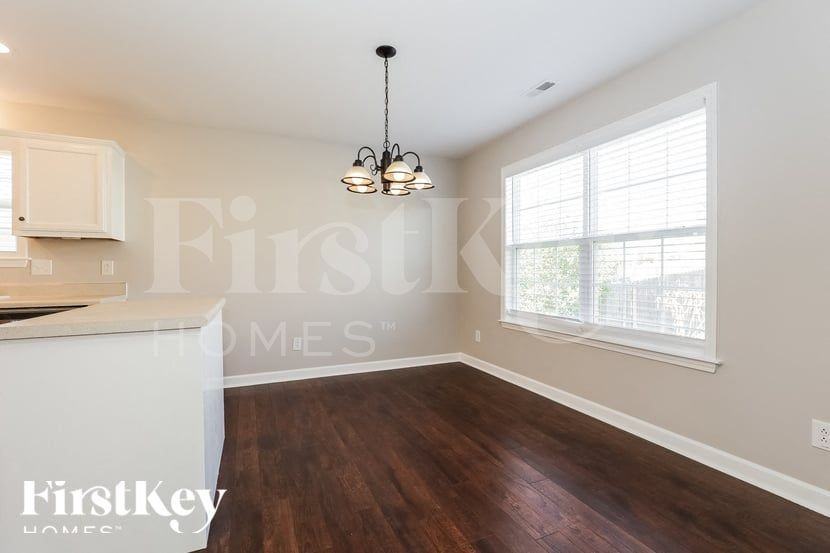 2260 Dewey Dr - Photo 3 of 15