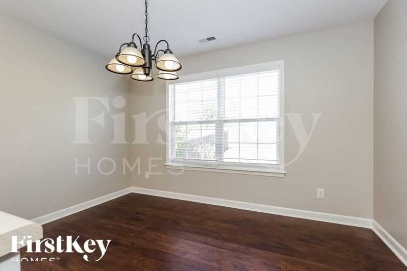 2260 Dewey Dr - Photo 4 of 15