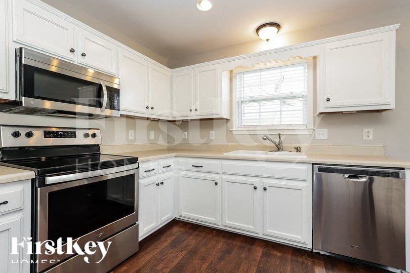 2260 Dewey Dr - Photo 5 of 15