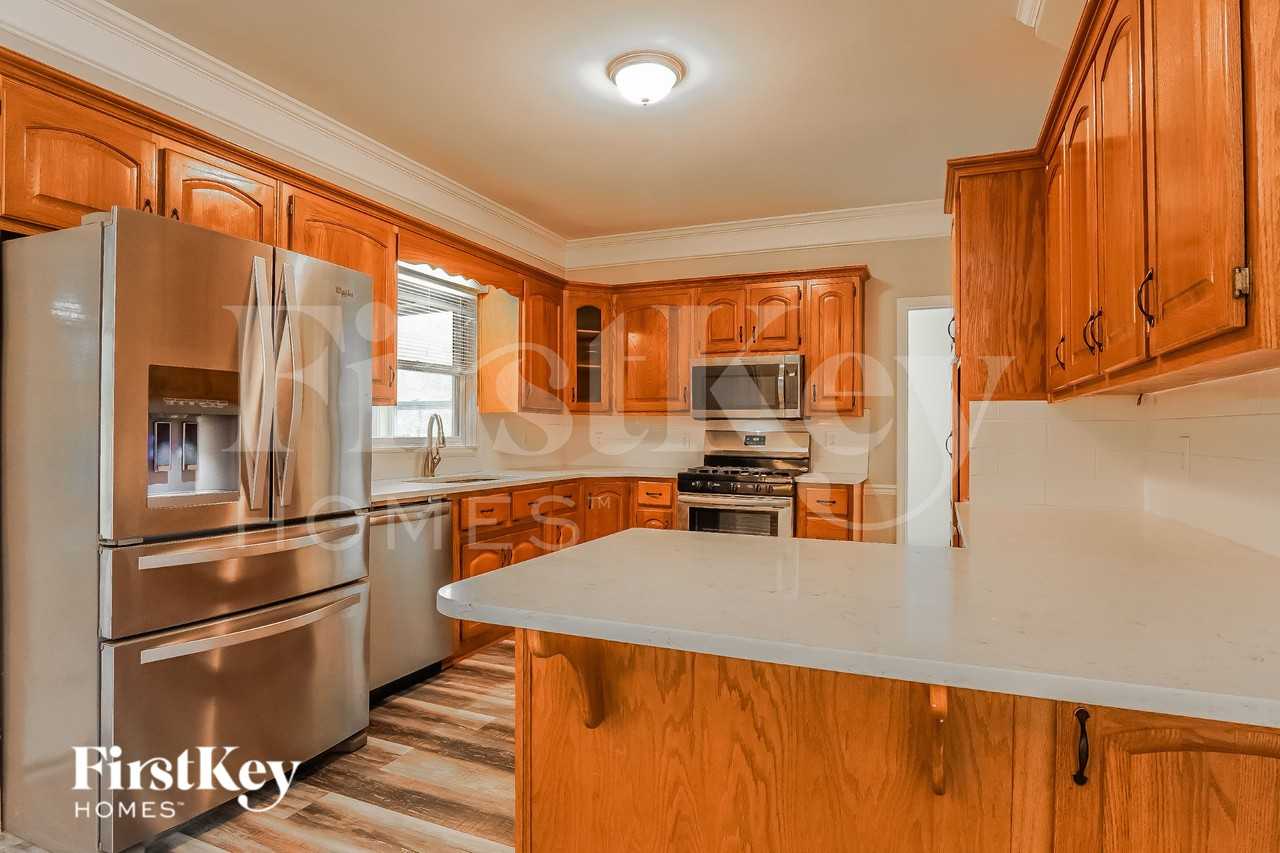 6504 Hemlock St - Photo 6 of 15