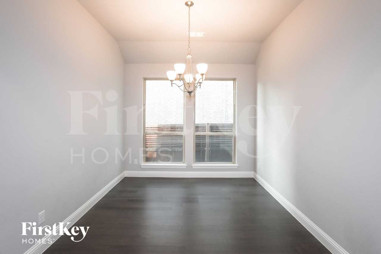 1621 Everitt Trl - Photo 4 of 15