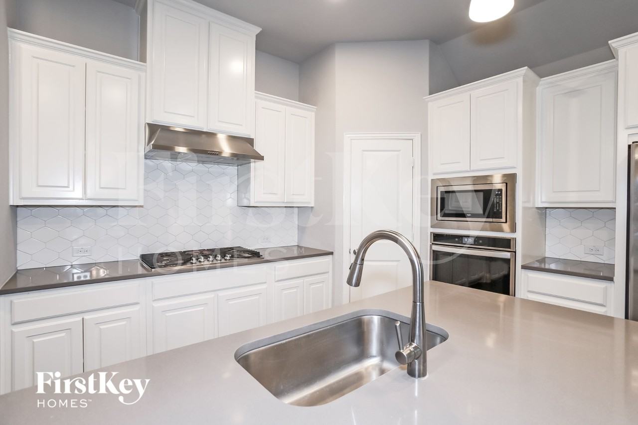 1621 Everitt Trl - Photo 6 of 15